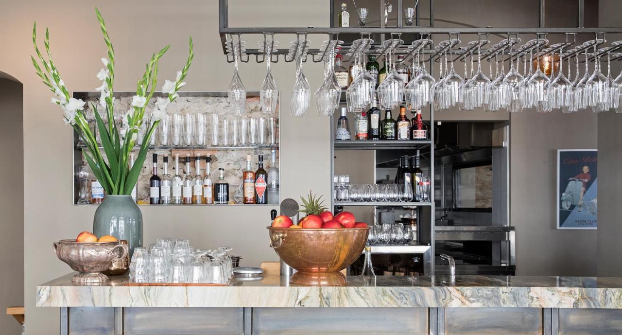Emmerich Hotel Goerlitz Kültér fotó A bar at a hotel